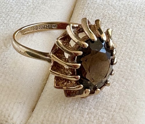 Beautiful 9ct gold faceted - &,