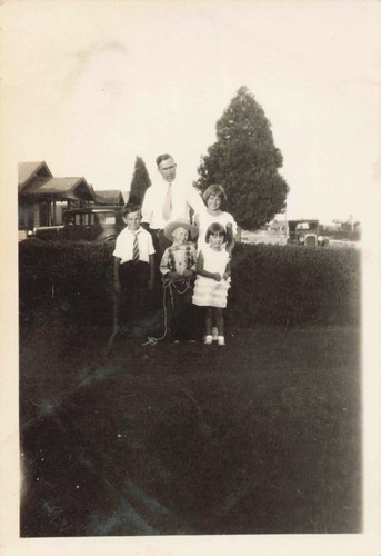 Vtg photo loving family - photo,