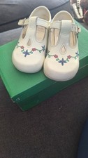 Vintage Clarks Daisy Chain Baby Shoes Size 5 E White Leather Embroidered Flowers