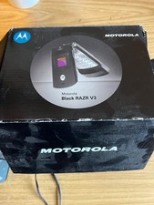 Motorola RAZR V3 with charger