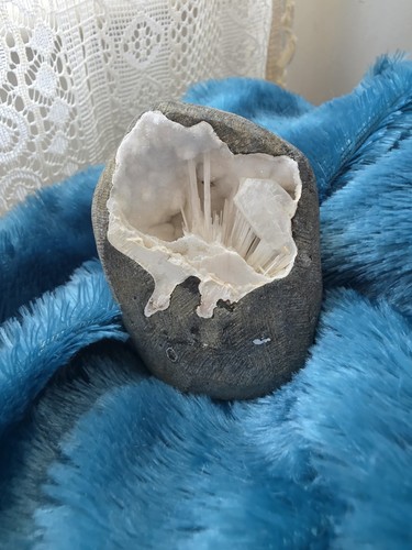 Chalcedony geode with - geode,