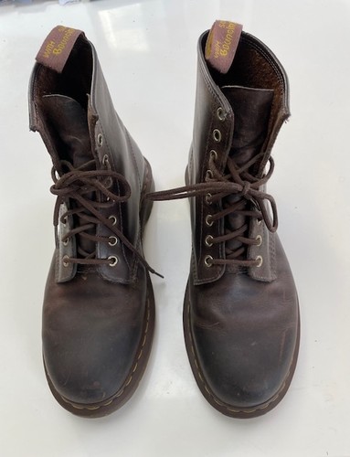 Doc martin hole - doc, 8