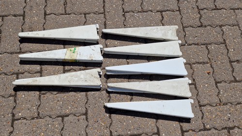 Spur shelving brackets - shelving,