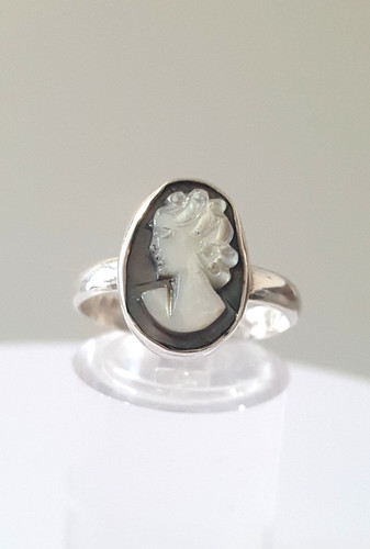 Gorgeous vintage real - real, carved