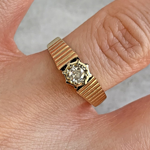 Diamond 9ct gold ring - 9ct,