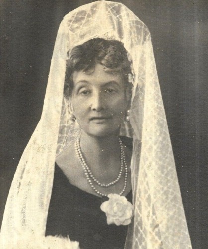 Unusual vintage photo woman - unusual,