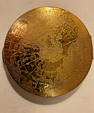 RARE VINTAGE KIGU GLOBE GILT METAL POWDER COMPACT. Approx 7cm (26)