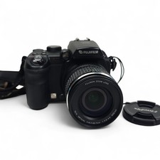 Fujifilm FinePix S9500 9MP Digital Camera SLR Style 28-300mm Zoom Lens