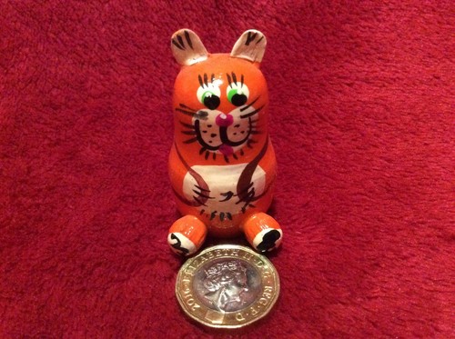Lovely wooden mini figurine - lovely,