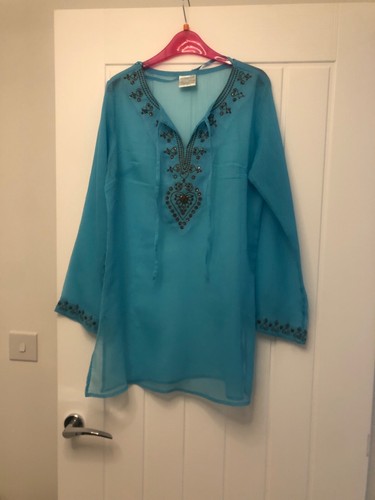 Blue crinkle kaftan with - , bead