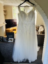 Stunning Wedding Dress *NEVER