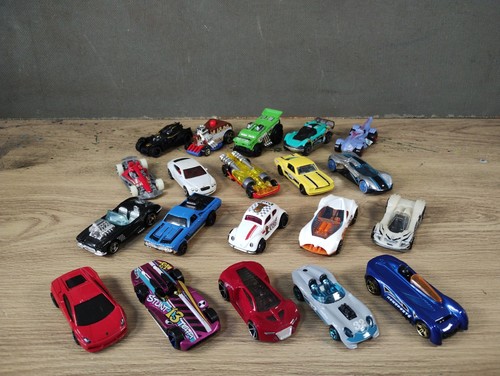 Hot wheels joblot bundle 20 - /,
