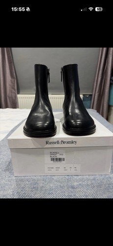 Russell bromley - russell, &