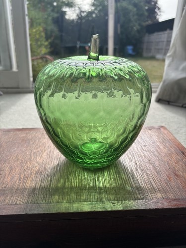 Vintage green hand blown art - green,