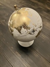 Gold & White Decorative World