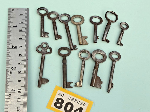 Small vintage keys - 12,