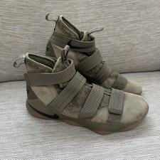 Nike LeBron Zoom Soldier 11 -