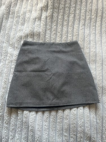 Dogtooth zip skirt and m - h,