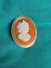 Vintage Cameo Brooch Gold Tone