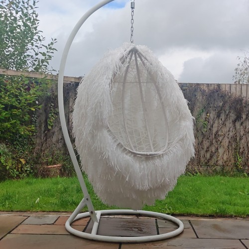 White outdoor cocoon - outdoor,