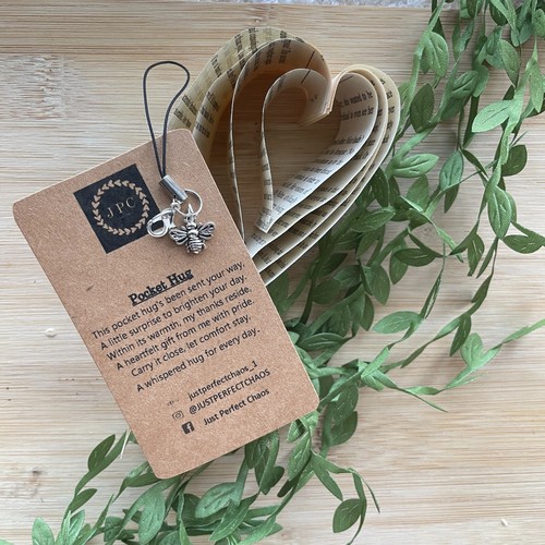 Pocket hug bee phone charm - -,