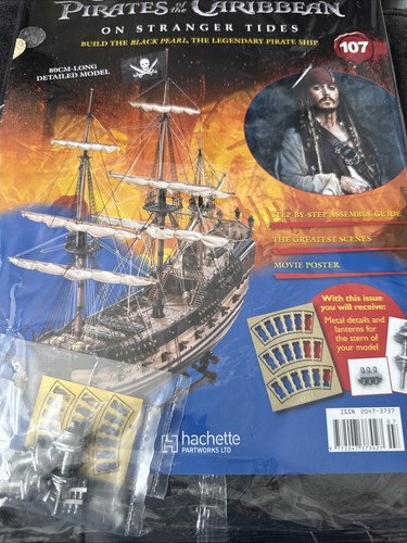 Hachette build the pirates - the,