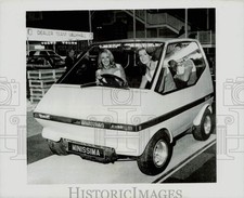 1973 Press Photo Women inside