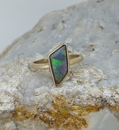 Solid black crystal opal - black,
