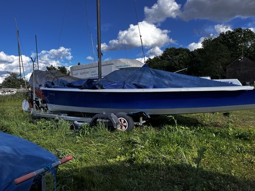 Laser 2000 sailing dinghy - sailing, 2001