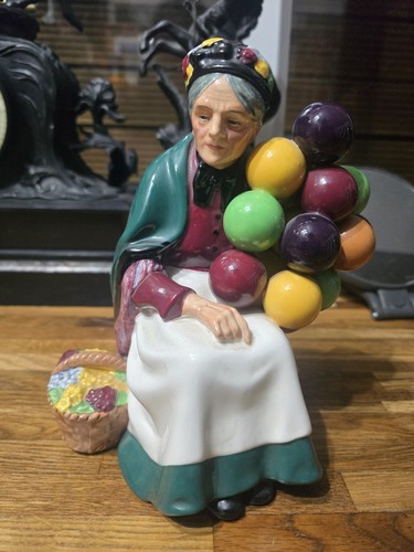 Vintage royal doulton large - royal,