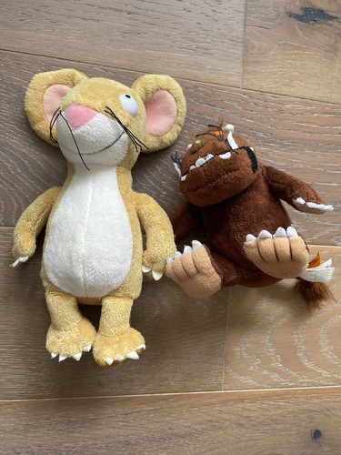 Gruffalo sitting inch and - sitting, 6