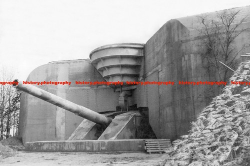 F028839 gun bunker - gun, in