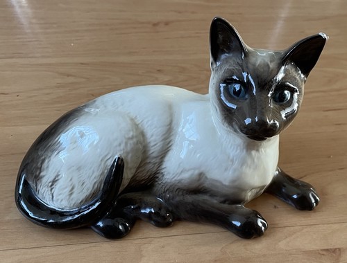 Vintage royal doulton lying - doulton,