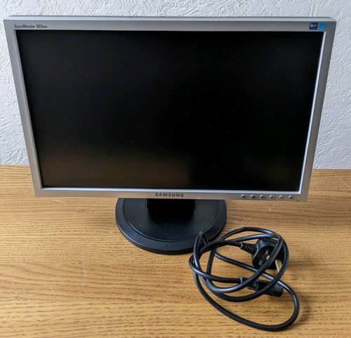 Samsung syncmaster 923nw - 923nw, 19"