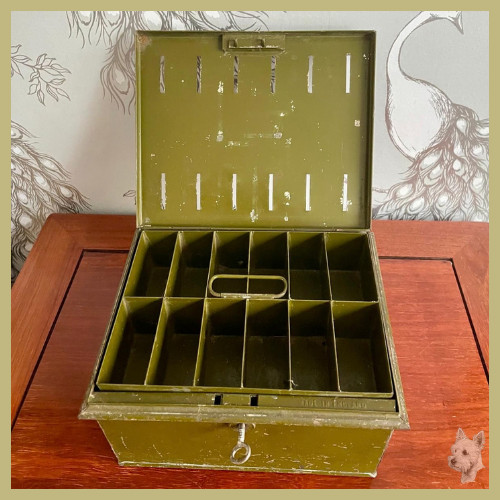 Vintage metal cash box - metal,