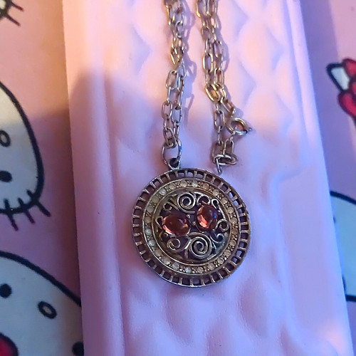 Round pendant necklace amber - round,