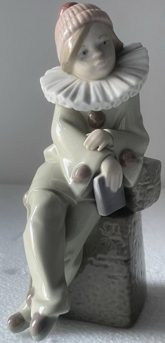 Retired lladro figure - retired, 5203
