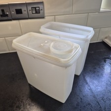 TUPPERWARE 8" TALL CEREAL DRY