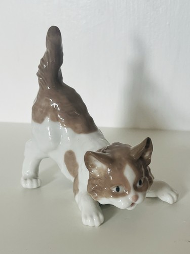 Rare lladro playful cat - lladro, "playful