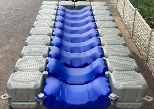 Pre owned tetradock pontoon - 5m,
