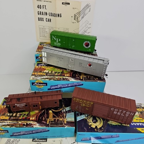 Athearn ready run train - to,