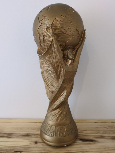 Fifa world cup trophy - 🏆,
