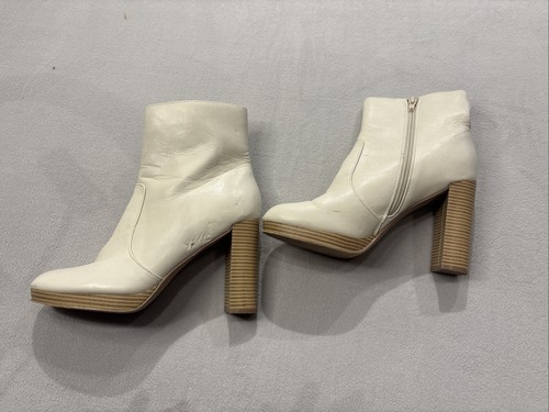 Cream boots with wooden block - ,