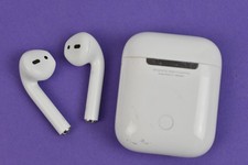 Apple AirPods 2nd Generation with Charging Case - White - excellent condition