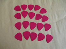 20 SNARLING DOGS BRAIN GUITAR