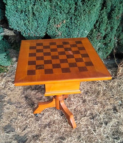 Wooden games table with flip