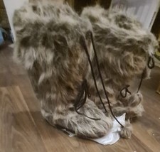 Fur Boots 2 Tone Moon Yeti Boots Size5/6