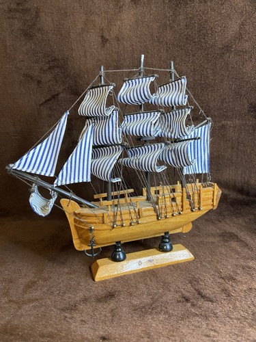 Bounty model ship - h.m.s.,