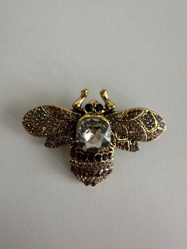 Gold tone bee - bee, with