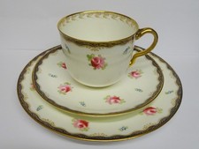 ANTIQUE WEDGWOOD HAND PAINTED ROSES & FLOWERS CERAMICS TEA TRIO.